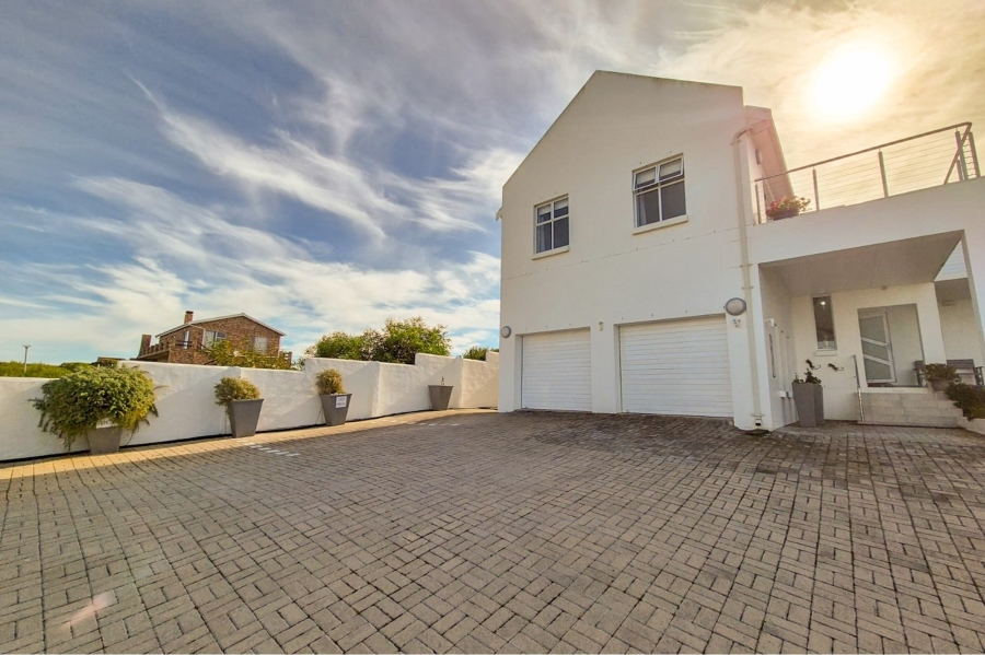 4 Bedroom Property for Sale in Oceanview Heights Western Cape